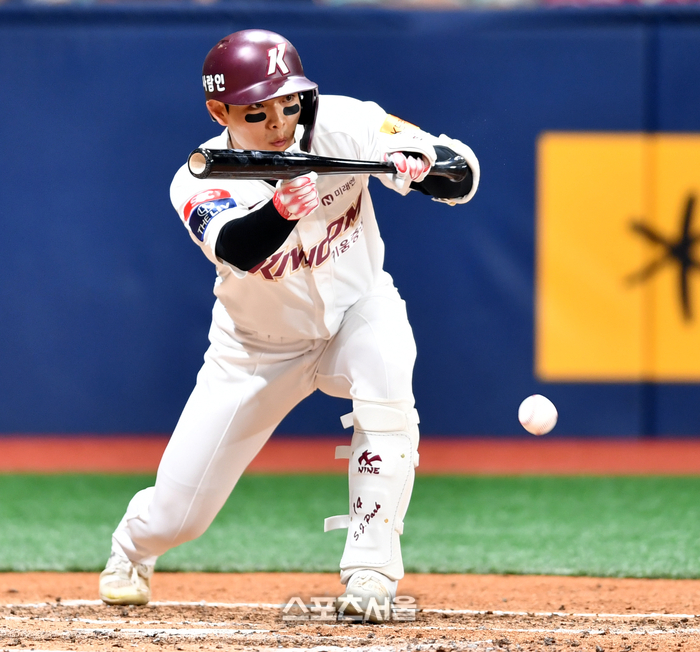 포토]'희생번트는 안전이 제일' 박수종