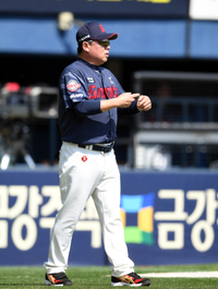 [포토] 김태형 감독 ‘투수 바꿉시다’