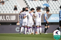 안양, 천안 제압하고 선두 굳건히…부산은 성남 꺾고 3위 도약(종합)