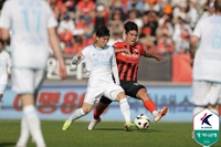 ‘야고 결승포’ 강원→‘주민규 2골 반칙 취소’ 울산 1-0 꺾고 ‘4위 점프’ [SS현장리뷰]