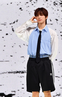 [포토]얼굴로 그린 손하트 ‘넥스지(NEXZ)’소 건