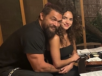 ‘사랑에 빠진 아쿠아맨’ 제이슨 모모아, 13세 연하 아드리아 아르호나와 열애 공식화[할리웃톡]