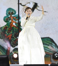 [포토] 송가인 ‘한복 입고 열창’