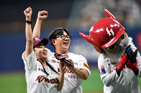 [포토]‘키움 승리 기원해요~’ 이혜지 정호철 부부