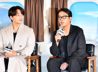 [포토]질의응답하는 ‘하이재킹’ 하정우