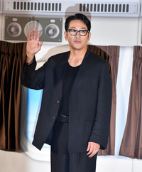 [포토]손인사 ‘하이재킹’ 하정우