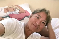 ‘명탐정 코난’ 70대 日성우, 37세 연하 팬과 4년 불륜행각 덜미 “어른으로서 인간으로서 최악” 사과