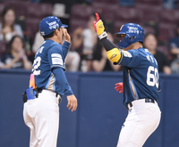 [포토] 박한결, 5회 추격을 알리는 솔로포