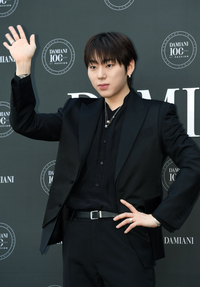 [포토]손인사 건네는 지코