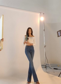 김사랑, 비현실적 ‘다리 길이’ 자랑..미코 출신다운 황금 몸매