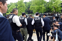 [포토]호송차 타는 김호중