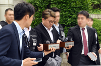 [포토]고개 숙이고 호송차로 향하는 김호중