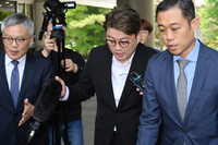 [포토]구속 여부 가려질 김호중의 법원 출석