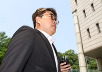 [포토]서울중앙지방법원 들어서는 김호중