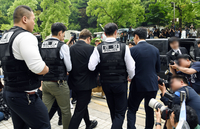 [포토]김호중, 수많은 취재진 사이로...