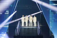 “샤이니스 백!” 완전체 샤이니, ‘셜록’으로 명불허전 라이브