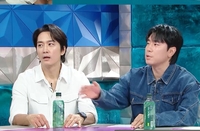 ‘은혜갚은’ 이시언, 송승헌에 “7세 연하 한혜진과 소개팅 어떠냐” 방송 중 돌발 주선(라디오스타)