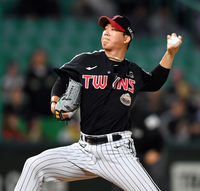 [포토]‘8회말 책임진’ 김유영