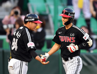 [포토]‘김광현 상대로 스리런 폭발’ 구본혁