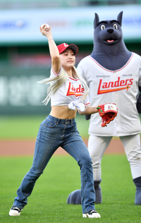 [포토]‘그럴듯 하죠?’위나 원이