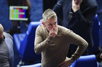 맨유-첼시가 노리던 무명의 30대 ‘승격 청부사’, 입스위치 남는다