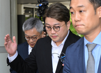 구속 된 김호중, 5일째 근황…“독방에서 세끼 도시락, 잠만 잔다”