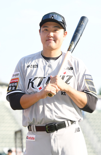 [포토]KT 위즈로 이적한 오재일