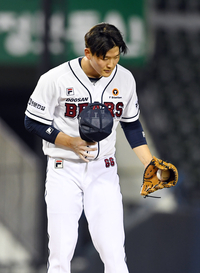 [포토]황재균을 향해 고개 숙인 김도윤