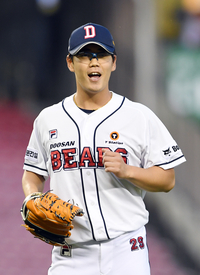 [포토]위기 넘기고 환하게 웃는 두산 이병헌