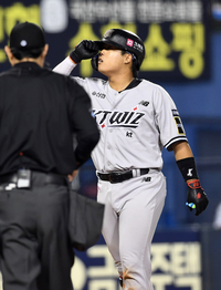 [포토]KT 강백호, 추격 솔로포로 시즌 16호 홈런