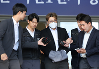 ‘비틀 김호중’ 국과수 “평소 걸음걸이와 다르다”…‘절뚝’ 거리며 경찰서 나선 김호중, 이전과 다른 이유는?