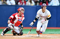 [포토]‘1회말 안타출루’ 김혜성