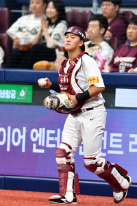 [포토]‘SSG전 선발포수’ 김건희