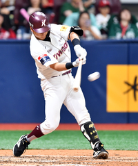 [포토]‘1점추격하는 2루타’ 김건희