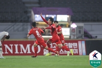K2 충남아산 이은범 ‘후반 66분 결승골’ 진기록…퇴장만 3명 발생→천안과 사투 끝 1-0 신승