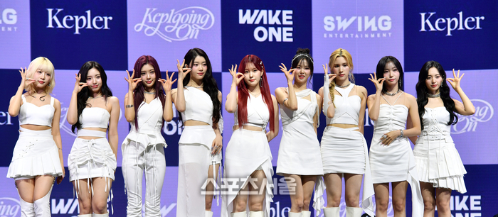 [포토]시그니처포즈 ‘Kep1er 첫 정규앨범 쇼케이스’