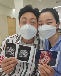 손헌수 ‘절친’ 박수홍과 겹경사, 연말 아빠된다. 7세 연하♥ 임신 14주