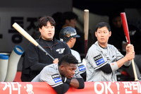 [포토]‘분위기 살려보자!’ 류현진