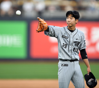 [포토]‘김경문 감독 복귀전 승리 선물하고파’ 한화 황준서