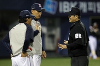 심판 진행 미숙?→선수 아웃, 감독 퇴장→창원 2루심은 왜 ‘비디오 판독’ 막지 못했나 [SS포커스]