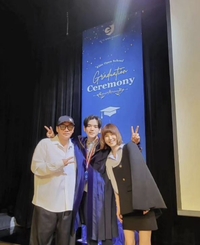 ‘이혼’ 윤민수, 아들 윤후 졸업식에 전처와 함께 참석