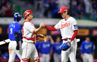 [포토]‘이지영과 자축’ 문승원