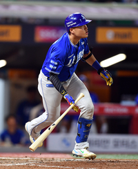 [포토]‘아.....그걸 잡네..다이빙으로’ 이병헌