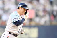 [포토]솔로 홈런으로 추가점 뽑아내는 두산 양석환