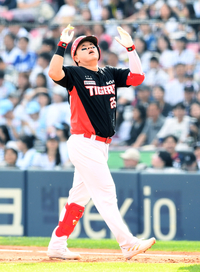 [포토]KIA 이우성, 적시타 세리머니