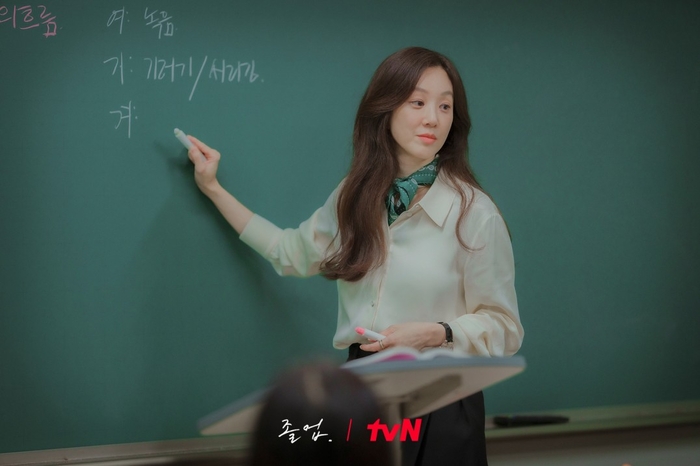 전직 학원장이 보는 드라마 '졸업'…대치동 1타 국어강사 현실 묘사에 사교육계 이해도 높여 [Ss연예계프리즘]