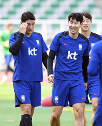 [포토]주민규와 함께 훈련하는 손흥민