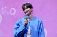 변우석 대만 일상 공개, 잠든 꽃거지→마트서 망고랑 찰칵