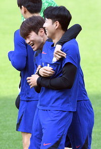 [포토]웃음꽃 피우는 손흥민과 김진수