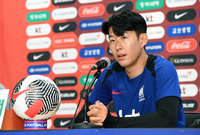 [포토]질문에 답하는 손흥민